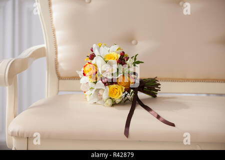 Bouquet de mariée dans un intérieur Banque D'Images