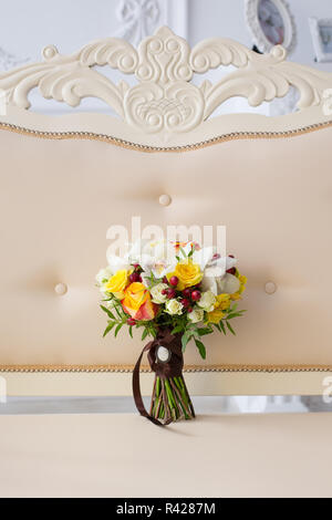 Bouquet de mariée dans un intérieur Banque D'Images