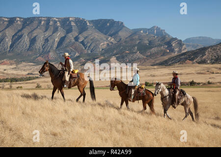 Usa, Wyoming, Shell, la Cachette Ranch, équitation à travers les montagnes à cheval (MR, communication) Banque D'Images