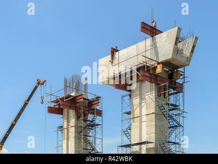 Soutenir la construction de pont en béton, colonne Banque D'Images