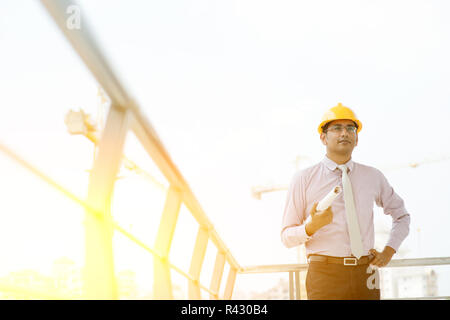 Ingénieur entrepreneur site Indian male portrait Banque D'Images