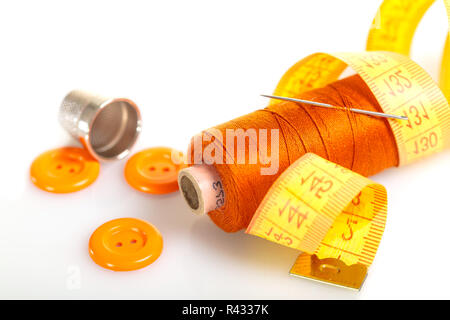 Accessoires de couture close-up on white background isolés Banque D'Images