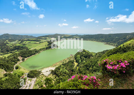 Vue aérienne de Lagoa das Furnas situé sur l'île de Sao Miguel aux Açores, Açores, Portugal Banque D'Images