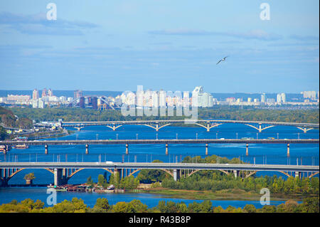 Les ponts de Kiev, Ukraine Aperçu Banque D'Images