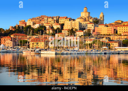 Ville d'Imperia, ligurie, italie pendant le lever du soleil Banque D'Images