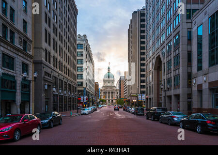 Indiannapolis, Indiana, USA. 09-13-17 : indianna state house la nuit. Banque D'Images
