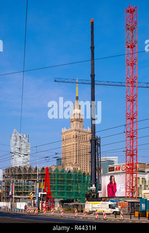 Varsovie, Mazovie / Pologne - 2018/09/02 : Construction site de la Rotonde édifice historique en cours de réaménagement dans le centre-ville de Varsovie, avec la culture Banque D'Images