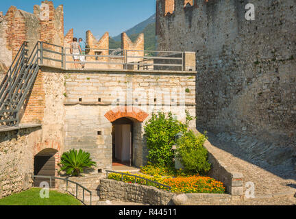 La cité médiévale Château Scaliger dans Malcesine sur le lac de Garde, Vérone, Italie.L'ancien Château Scaliger est l'une des attractions touristiques les plus Banque D'Images