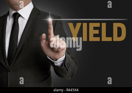 Écran tactile de rendement de businessman concept exploité Banque D'Images