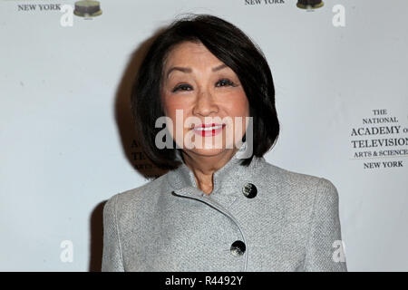 NEW YORK, NY - 30 novembre : Connie Chung assiste à l'Or et Argent 2017 Cérémonie d'intronisation au cercle les agneaux Club le 30 novembre 2017 à New York. (Photo par Steve Mack/S.D. Mack Photos) Connie Chung Banque D'Images