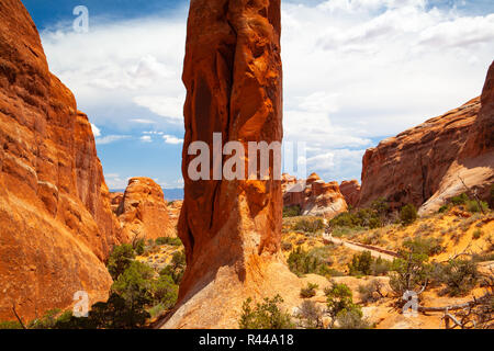 Moab, Utah, USA - Juillet 18,2013 : les touristes à Arches National Park, Moab, Utah, USA. Bordé par la rivière Colorado, dans le sud-est, il est connu sous le nom de Banque D'Images