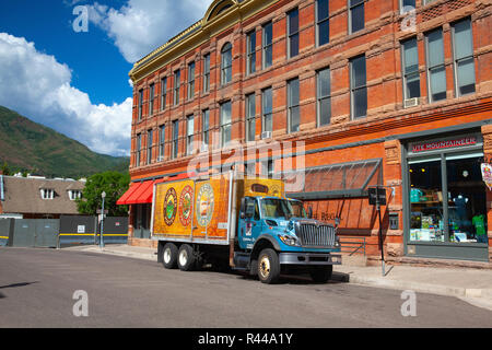 Aspen,USA - Juillet 17,2013 : dans la rue à Aspen. Aspen, dans les Montagnes Rocheuses du Colorado, est une station de ville et destination à longueur d'année pour une re Banque D'Images