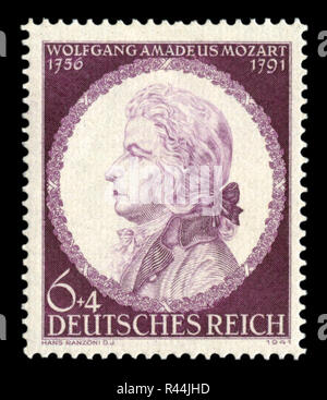 Timbre historique allemand : Le 150e anniversaire de la mort de Wolfgang Amadeus Mozart (1756-1791), portrait, 1941. L'Allemagne, le Troisième Reich. Banque D'Images