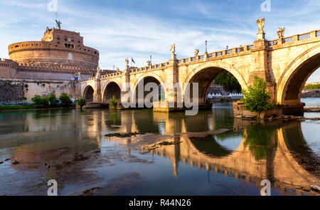 Le Castel Sant'Angelo et le pont Ponte Sant'Angelo, Rome, Latium, Italie Banque D'Images