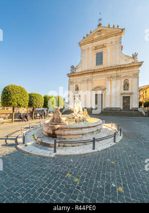 Marino (Italie) - une vieille ville de Castelli Romani en zone métropolitaine de Rome, célèbre pour son vin blanc et fête du raisin. Ici le centre historique Banque D'Images