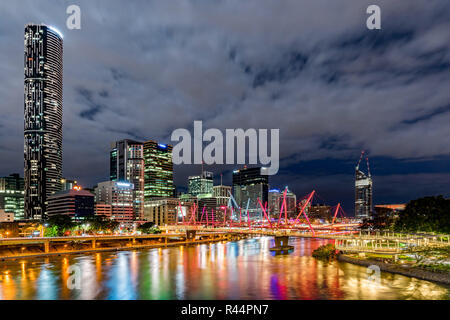Photo de nuit de la ville de Brisbane en Australie à partir de la Northside Banque D'Images