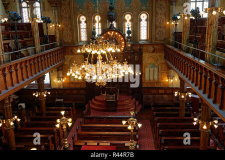 Le sanctuaire principal de l'Eldridge Street Synagogue dans le Lower East Side de Manhattan. La synagogue a ouvert ses portes en 1887. Banque D'Images