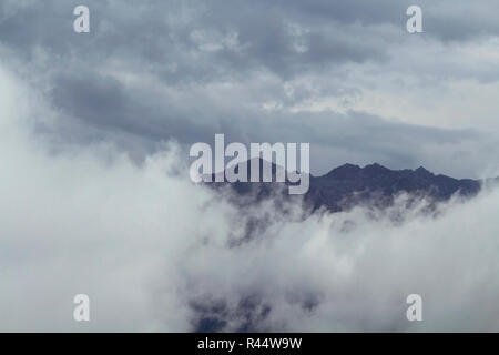 Vue sur les montagnes, les nuages et le brouillard de la création d'une nature magnifique scène. L'image est capturée à Trabzon/domaine de la région de la mer Noire situé à northea Banque D'Images