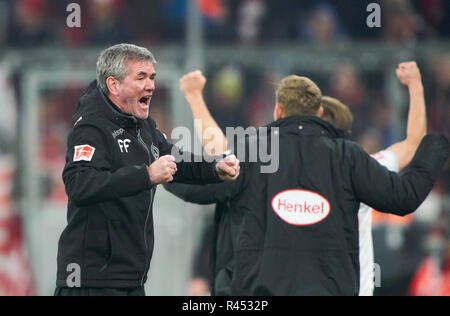 Friedhelm FUNKEL, headcoach DHS, encourageant, de joie, d'émotions, de fête, de rire, ils applaudissent, se réjouir, de déchirer les bras, serrant le poing, célébrer, célébration, FC BAYERN MUNICH - FORTUNA DÜSSELDORF 3-3 - DFL RÈGLEMENT INTERDIT TOUTE UTILISATION DES PHOTOGRAPHIES comme des séquences d'images et/ou quasi-vidéo - 1.ligue de soccer allemand , Munich, 24 novembre 2018, journée 12 saison 2018/2019, FCB, Düsseldorf © Peter Schatz / Alamy Live News Banque D'Images