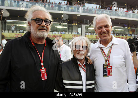 Abu Dhabi, EAU, 25 novembre 2018.Sport Grand Prix de Formule 1 Abu Dhabi 2018 Dans le pic : Flavio Briatore (ITA), Bernie Ecclestone (GBR) et Marco Tronchetti Provera (ITA), Président de Pirelli Crédit : LaPresse/Alamy Live News Banque D'Images