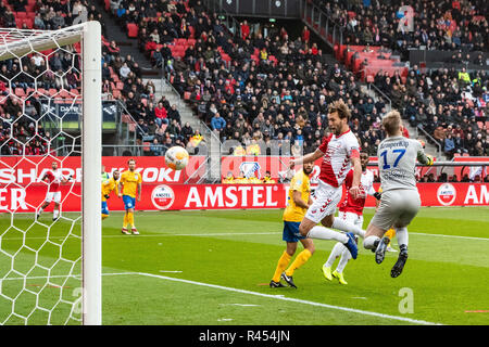 UTRECHT, Stadion Galgenwaard, 25-11-2018, le football, l'Eredivisie néerlandaise, la saison 2018 / 2019. 2-0 par FC Utrecht player Willem Janssen pendant le match Utrecht - De Graafschap. Credit : Pro Shots/Alamy Live News Banque D'Images