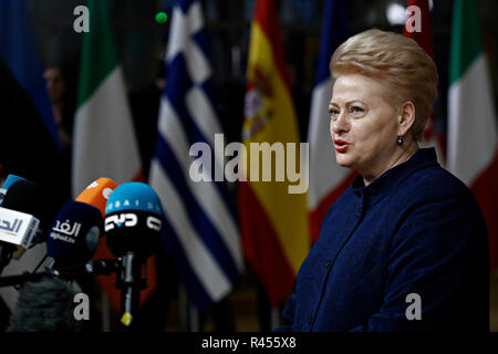 Bruxelles, Belgique. 25Th Nov 2018. Le président de la Lituanie, Dalia Grybauskaite arrive à assister à un sommet des dirigeants de l'extraordinaire de l'UE pour finaliser et formaliser l'accord Brexit. Alexandros Michailidis/Alamy Live News Banque D'Images