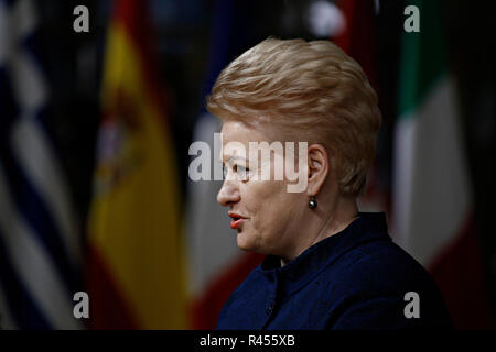 Bruxelles, Belgique. 25Th Nov 2018. Le président de la Lituanie, Dalia Grybauskaite arrive à assister à un sommet des dirigeants de l'extraordinaire de l'UE pour finaliser et formaliser l'accord Brexit. Alexandros Michailidis/Alamy Live News Banque D'Images