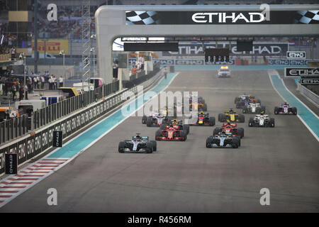 Abu Dhabi, EAU, 25 novembre 2018.Sport Grand Prix de Formule 1 Abu Dhabi 2018 Dans le pic : start Crédit : LaPresse/Alamy Live News Banque D'Images