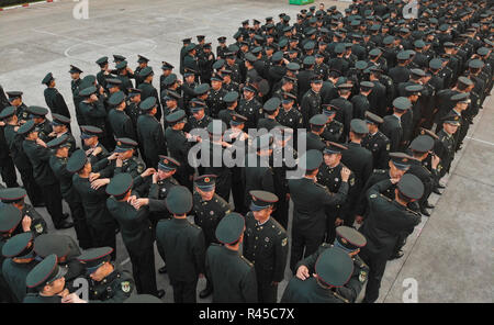 26 novembre 2018 - Shanghai, Shanghai, Chine - HuaiÃ¢â€™an, Chine-plus de 350 nouveaux soldats participent à la cérémonie d'investiture de Huai'an, à l'est ChinaÃ¢â€ Province de Jiangsu. Crédit : SIPA Asie/ZUMA/Alamy Fil Live News Banque D'Images