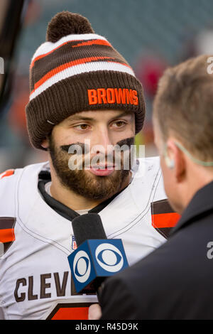 Cincinnati, OH, USA. 25Th Nov, 2018. Le quart-arrière des Cleveland Browns Baker Mayfield (6) est interviewé après un match entre les Cleveland Browns et les Bengals de Cincinnati le 25 novembre 2018 au Stade Paul Brown à Cincinnati, OH. Adam Lacy/CSM/Alamy Live News Banque D'Images