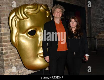 Simon Farnaby et Claire Keelan arrivers à la Children's BAFTA Awards 2018 au Roundhouse le 25 novembre 2018, Londres, Royaume-Uni. Banque D'Images