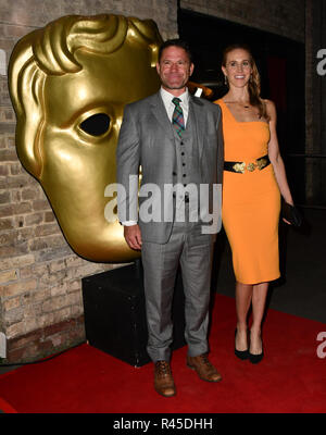 Steve Backshall et Helen Glover arrivers à la Children's BAFTA Awards 2018 au Roundhouse le 25 novembre 2018, Londres, Royaume-Uni. Banque D'Images