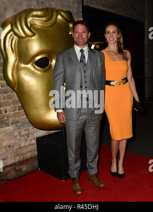 Steve Backshall et Helen Glover arrivers à la Children's BAFTA Awards 2018 au Roundhouse le 25 novembre 2018, Londres, Royaume-Uni. Banque D'Images