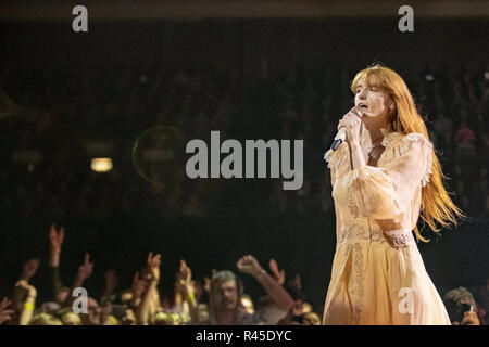 Brighton, Angleterre. 25 novembre 2018, Florence Welch de Florence et la machine exécute au cours de la 'comme l'espoir' UK Tour Au centre de Brighton, Angleterre.© Jason Richardson / Alamy Live News Banque D'Images