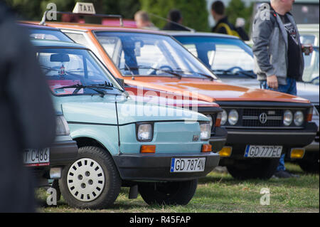 Automobile polonais Polski Fiat 126p fabriqués au FSM à Bielsko Biala et Tychy et FSO Polonez à Gdansk, Pologne. 21 octobre 2018 © Wojciech Stro Banque D'Images