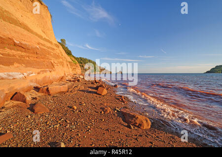 Plage de grès dans la lumière du soir Banque D'Images