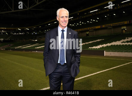 Nouvelle République d'Irlande manager Mick McCarthy à la suite d'une conférence de presse, à l'Aviva Stadium de Dublin. Banque D'Images