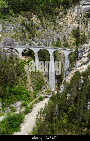 Pont ferroviaire célèbre viaduc de Landwasser Banque D'Images