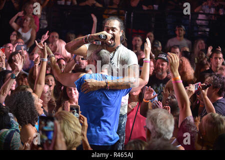 Joue sur la scène pendant le séjour de l'tour à tour Live le 24 octobre 2018 à Fort Lauderdale, en Floride. Avec : Michael Franti Où : Fort Lauderdale, Florida, United States Quand : 25 Oct 2018 : Crédit Photographie/WENN.com JLN Banque D'Images