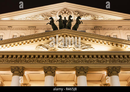Fronton du Théâtre Bolchoï à Moscou dans la nuit Banque D'Images