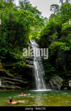 Gaad Bhalu randonnée Cascade Banque D'Images