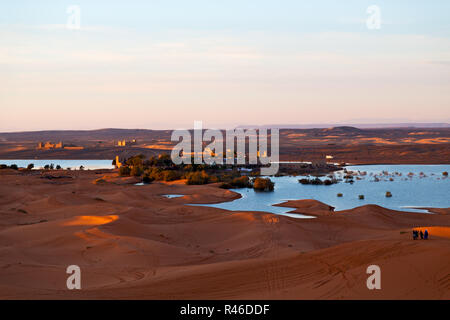 Soleil dans le lac de dunes et de sable du Maroc Banque D'Images