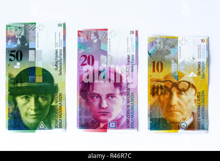 Swiss francs sur un fond blanc Banque D'Images