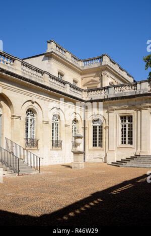 Cour intérieure du musée Calvet ou musée Calvet dans l'Hôtel de Villeneuve-Martignan 18ème hôtel particulier Avignon Provence France Banque D'Images