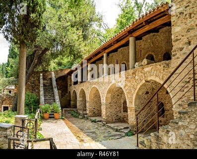 Kaisariani, monastère byzantin à la montagne Hymette, près d'Athènes, Grèce. Site du patrimoine mondial. Banque D'Images