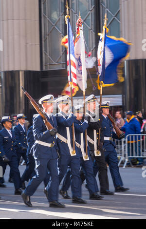 Annuel 2018 Défilé des anciens combattants sur la Cinquième Avenue, New York, USA Banque D'Images