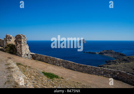 La vue depuis le château de Chora de l'île de Cythère en Grèce. Banque D'Images