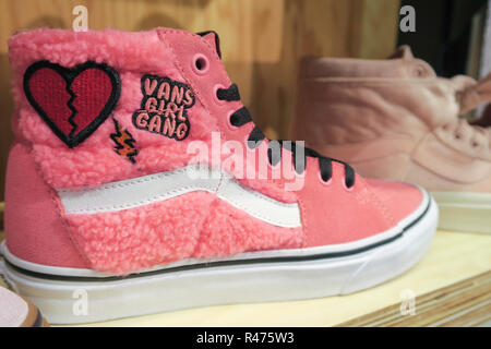 Cars est un détaillant de vêtements et chaussures de skate, Cinquième Avenue, New York, USA Banque D'Images