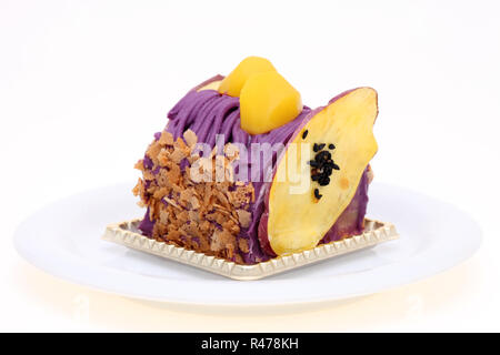 Gâteau de patate douce sur un fond blanc Banque D'Images