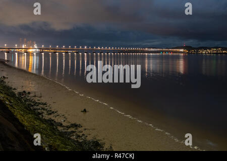 Pont du Chemin Tay, Dundee, la nuit Banque D'Images